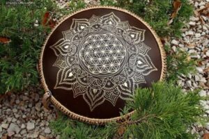 Guda Drum Coin Laiton : Harmonie en Fleur de Vie et Graine de Vie